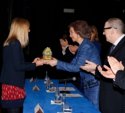 Su Majestad la Reina entrega el Premio Ciudad de Talavera 2014 al Deporte a Teresa García Pérez-Roldán, hermana del futbolista de la Unión Deportiva d